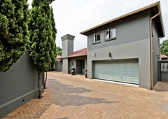 3 Bedroom House For Sale in Illovo