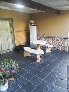2 Bedroom Apartment / flat to rent in Uvongo Beach - 240 Stafford
