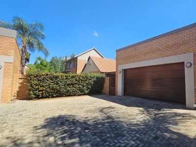 3 Bedroom townhouse - sectional to rent in Equestria, Pretoria