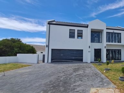 4 Bedroom House For Sale in Shelley Point