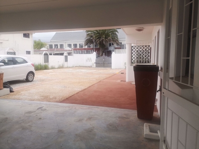 5 bedroom townhouse to rent in Kenilworth (Cape Town)