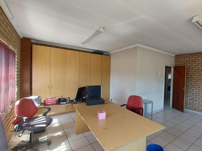 Commercial property to rent in Vaalbank