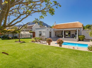 2 Bedroom Freehold For Sale in Franschhoek