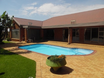 4 Bedroom House For Sale in Naudeville