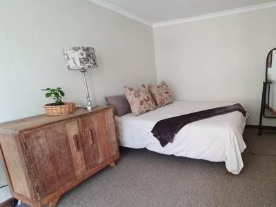 1 Bedroom cottage to rent in Parkhurst, Johannesburg