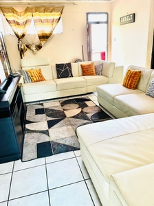 2 Bedroom Flat For Sale in Witbank Central
