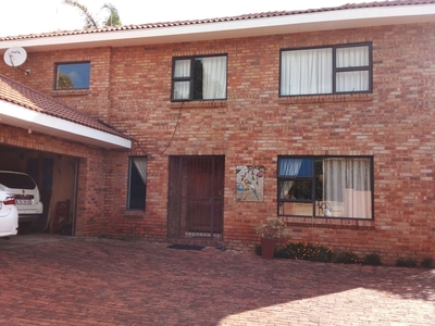 2 Bedroom Freehold Rented in Fairland
