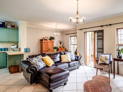 2 Bedroom house for sale in Harfield Village, Cape Town