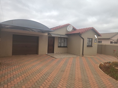 2 Bedroom House For Sale in Protea Glen