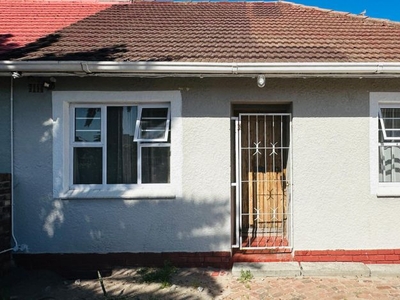 2 Bedroom house to rent in Athlone, Cape Town