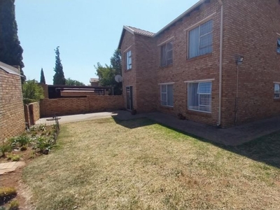 3 Bedroom apartment for sale in Heuwelsig Estate, Centurion