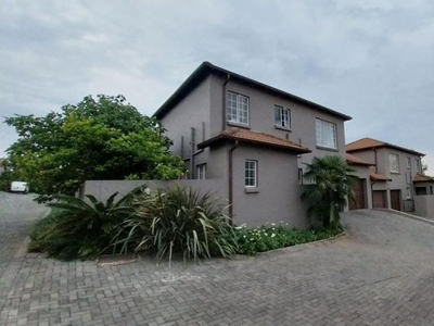 3 Bedroom duplex townhouse - sectional for sale in Highveld, Centurion