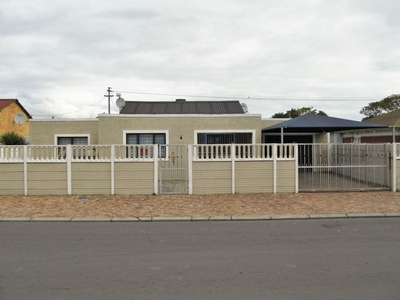 3 Bedroom Freehold For Sale in Matroosfontein