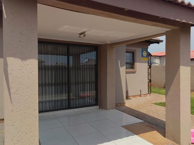 3 Bedroom House For Sale in Klerksoord