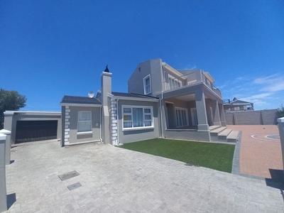3 Bedroom House To Let in Yzerfontein