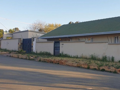 3 Bedroom house rented in Albertskroon, Johannesburg
