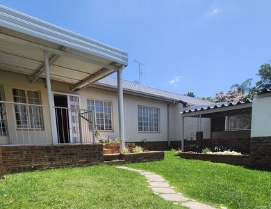 3 Bedroom Townhouse For Sale In Garsfontein