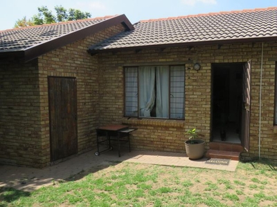 3 Bedroom townhouse - sectional rented in North Riding, Randburg