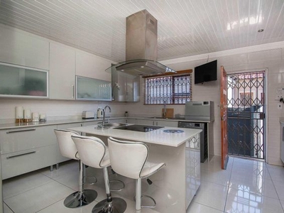 4 Bedroom Gated Estate For Sale in Krugersdorp West