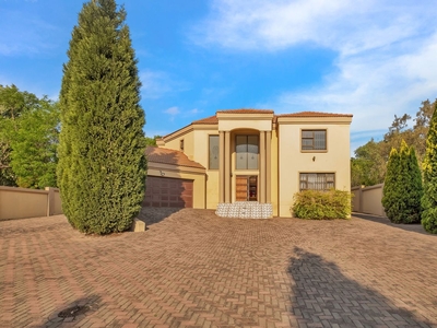 4 Bedroom House For Sale in Buccleuch