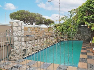 4 Bedroom house for sale in Gleemoor, Cape Town
