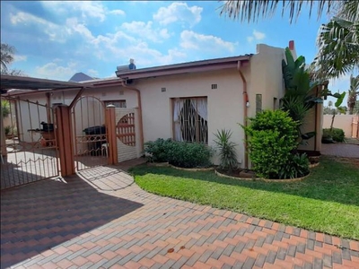 4 Bedroom house for sale in Lenasia Ext 5, Johannesburg