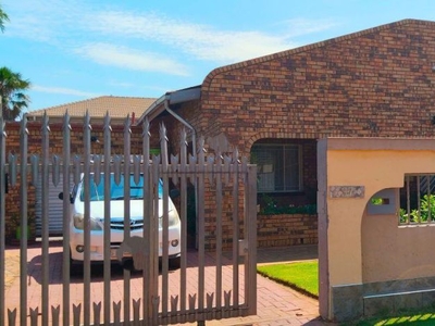 4 Bedroom house sold in Lenasia Ext 5, Johannesburg