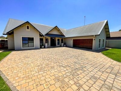 4 Bedroom House For Sale in Silverwoods Country Estate