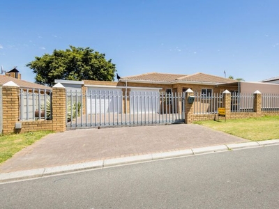 4 Bedroom house sold in Protea Heights, Brackenfell