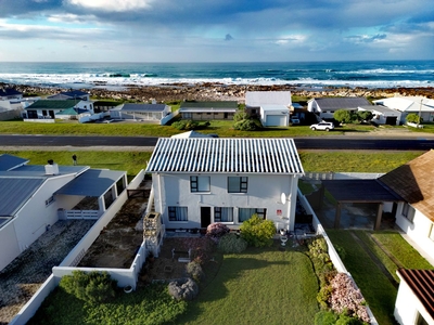 5 Bedroom House For Sale in Agulhas