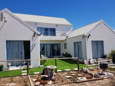 5 Bedroom House For Sale in Blue Lagoon