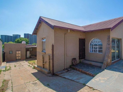 5 Bedroom house for sale in Hurst Hill, Johannesburg