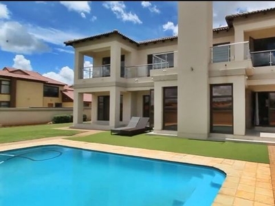 5 Bedroom House For Sale in Shellyvale