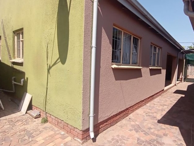 6 Bedroom house for sale in Lenasia, Johannesburg