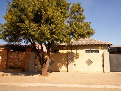 6 Bedroom house for sale in Riverlea, Johannesburg
