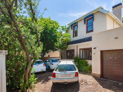 6 Bedroom house sold in Rondebosch Village, Cape Town