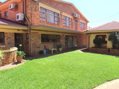9 Bedroom house for sale in Lenasia Ext 7, Johannesburg