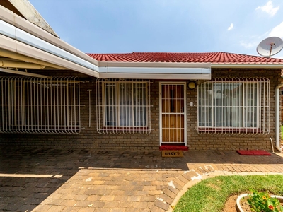 2 Bedroom Townhouse For Sale in Discovery