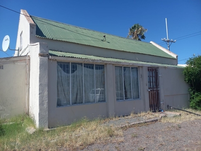 2 Bedroom House For Sale in Middedorp