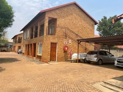 2 bedroom house for sale in Rustenburg Central - R500 000