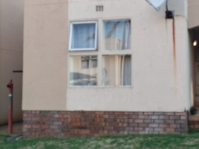 3 BEDROOM APARTMENT IN MEREDALE ON AUCTION