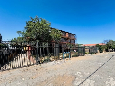 A neat bedroom apartment unit in the Heart of Germiston!!