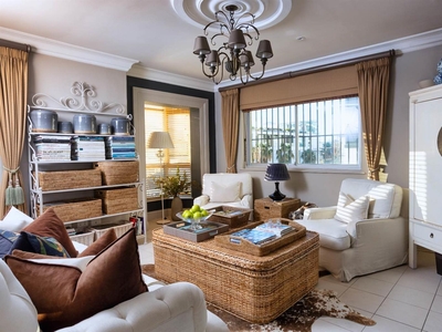 Apartment For Sale in Bantry Bay