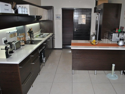 Apartment Rental Monthly in Greenstone Hill