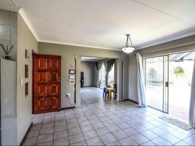 Are you looking for an elegant 3 bedroom cluster in Glen Marais?