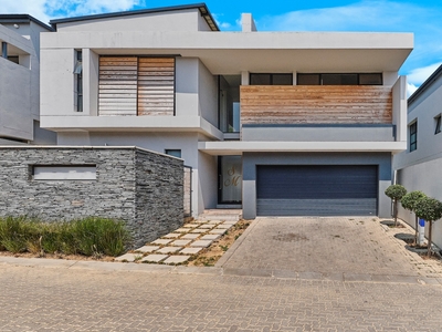 Cluster for sale with 4 bedrooms, Bryanston, Sandton