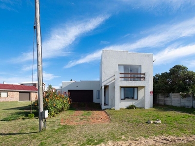 Double volume 3 Bedroom house with study in STRUISBAAI