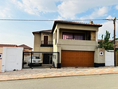 House For Sale in Cosmo City