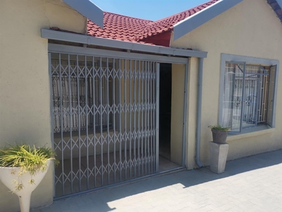 House For Sale in Soshanguve FF