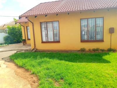 House For Sale in Vosloorus Central